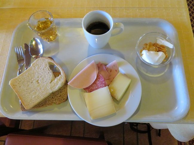 起床、7時よりYH朝食