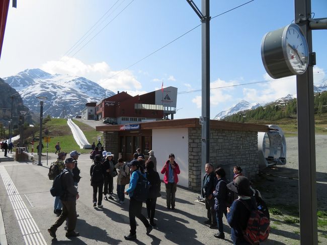途中：ディアボレッツアのロープウェイ乗口駅で大半の観光客は下車