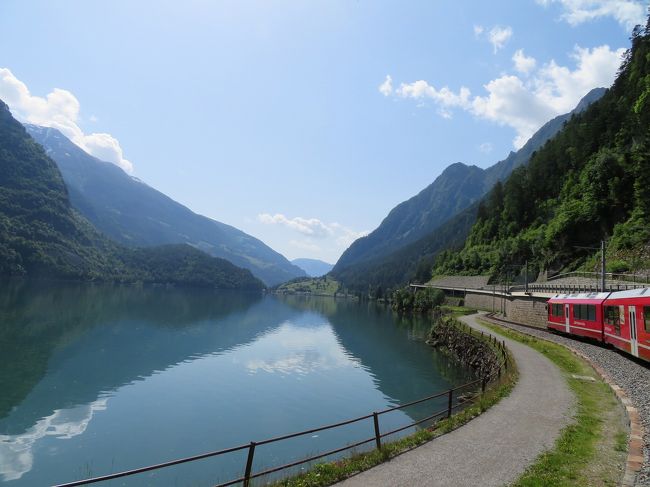 ポスキアーボ湖畔を通って