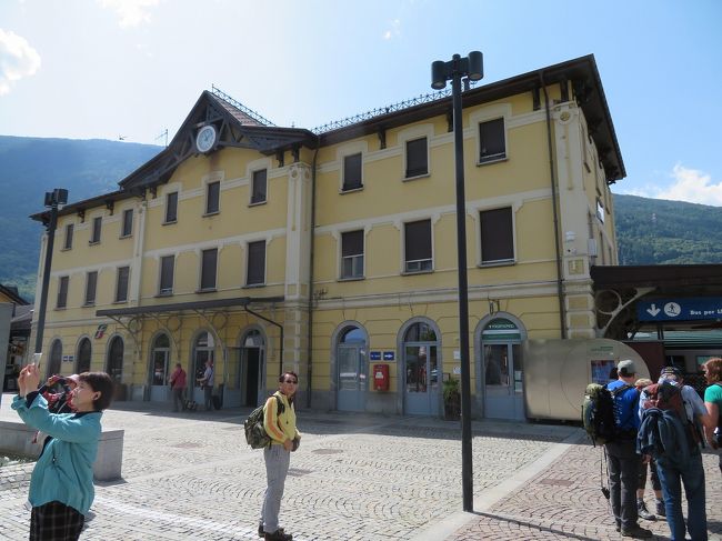 となりにイタリア国鉄側駅舎