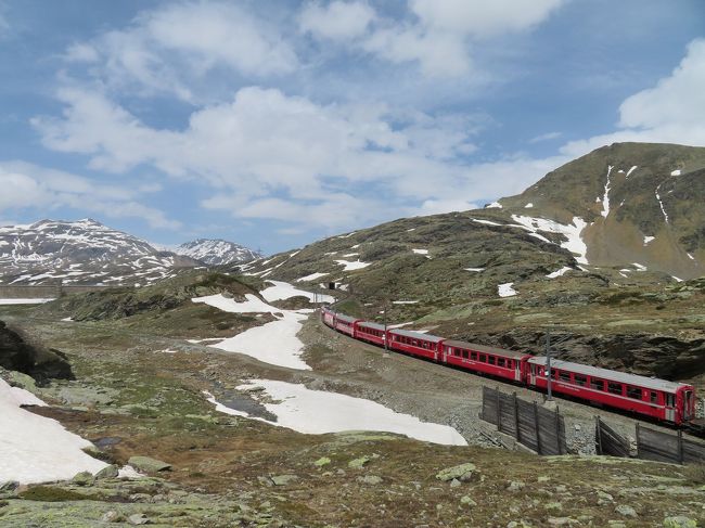ガイドブックの乗ってあった景色を撮影しに電車が来るのをじっと待つ