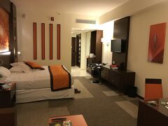 夜9時を回ってやっとホテルに到着。
パナマのリウプラザホテル
https://m.riu.com/movil/en/paises_movil/panama/panama-city/hotel-riu-plaza-panama/index.jsp

仕事でなくてプライベートなら、最高なんだけどね。
