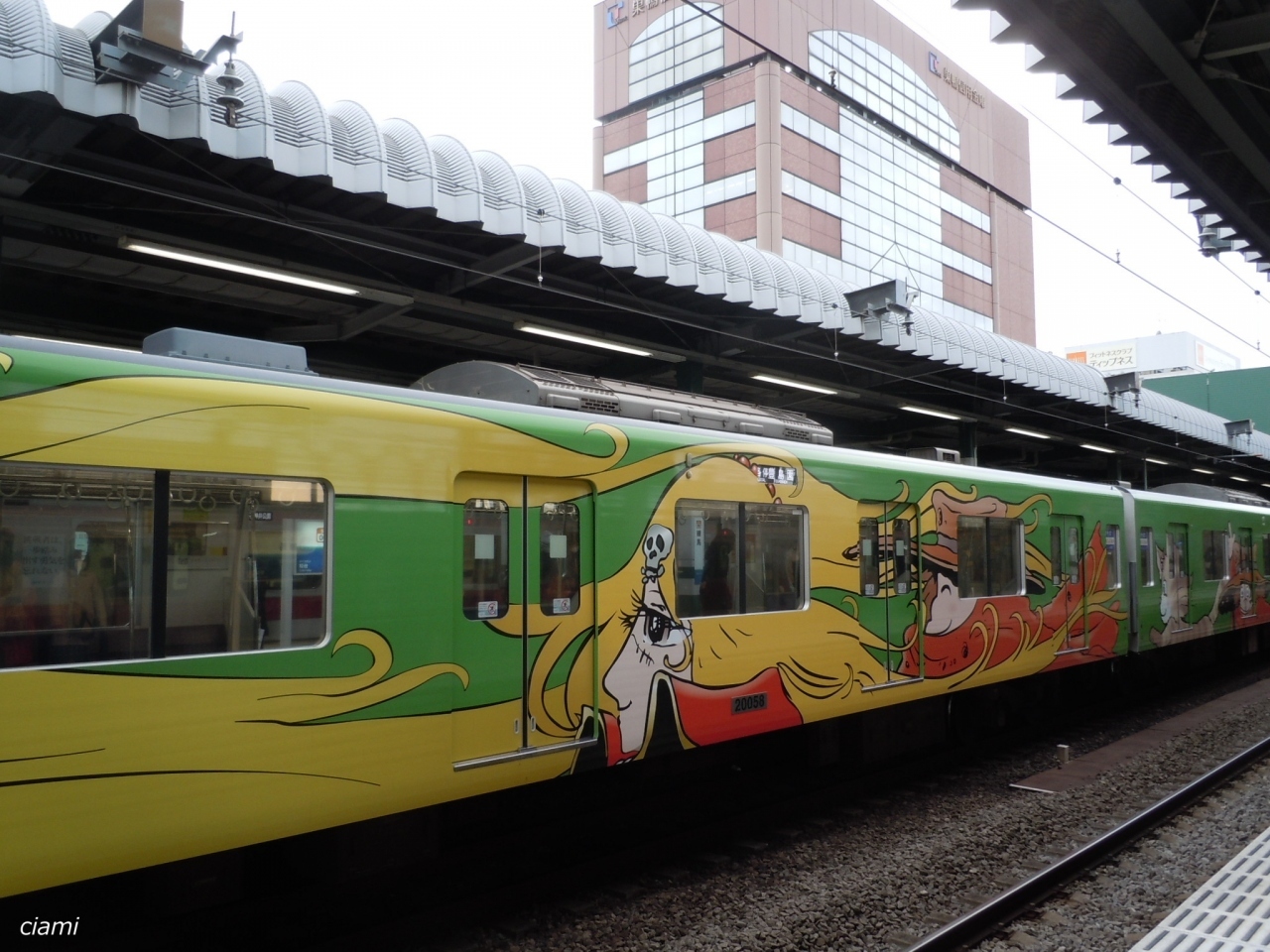 1/14

乗り換えで電車待ってたら、突然ハーロック。

かっこいい♪