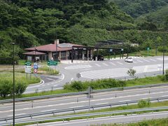 加茂岩倉パーキングエリアから岩倉遺跡まで遊歩道が整備されています。