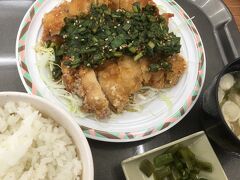 美味しくいただいた。

ニラがかなり効いていた。