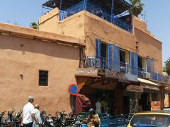 お腹を壊してもいけないので、こっちの観光客用の店にしました。

若い時なら、絶対地元用に入ったな！
根性が無くなった！