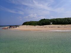 浜島のあとにシュノーケルをして、嘉弥真島（カヤマ）にきました。
ここに上陸すると知らなかったのでラッキーでした。