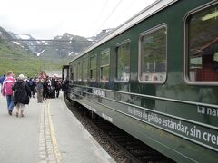 　約４０分でミュールダール駅に到着しここで下車。ベルゲン鉄道の絶景区間はこの先の山越えらしいが仕方ない。フロム鉄道に乗り換える。