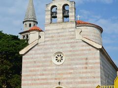 セルビア正教会『三位一体教会』

左後ろには、カトリック教会『聖ヨハネ教会』の鐘楼も見えました。