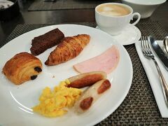 新婚旅行６日目、ベルンからのスタートです。
ホテルのレストランで、朝食をいただきます。