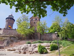 Weißgerbergasseを抜け、10分ほど歩いてニュルンベルク城（カイザーブルク）に来ました。
カイザーブルクとは皇帝の城という意味。1000年前からある立派な中世の古城です。