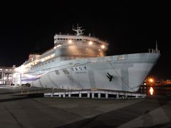 乗船時間が近づき、乗船する車の列に並びます。
乗船時間が来ると順にフェリーへ。