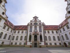 【フュッセン観光 DAY1】
まずはMuseum der Stadt Fussen（フュッセン市博物館）へ。
もともとは8世紀に最初の修道院が建てられ、その後改築が進められて18世紀に今の姿になりました。