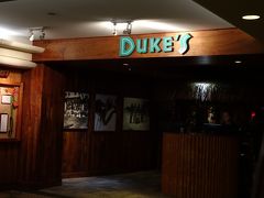 なんとなく歩いていたらたどりついた DUKE'S。
20分ぐらい待って入店。