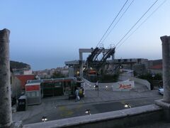翌日は、ケーブルカーに乗ってスルジ山へ行きます。
スルジ山に登るのは、午前中が逆光にならず、おすすめ。