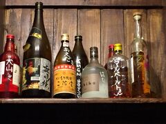 【ブラジル、クリチバで居酒屋さん発見】

....キープのボトルには.....外人名が、アルベルトさん、クララさん.....日本語で書かれているところが泣かせる.....


