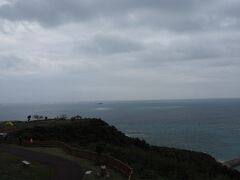 知念岬公園からの海(*^_^*)
曇っていたのが残念。