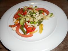 夕食はホテルで20時から。

なので、隣にあるスーパーへ行きました。
物価が安いです。（ヘルシンキが高い）