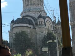トラムから見えた教会。クルジュ・ナポカも時間があれば散策したかったなあ。

生神女就寝大聖堂
Pia?a Avram Iancu, Cluj-Napoca, ルーマニア
+40 264 431 004
https://goo.gl/maps/BsUBw5cW4WS2