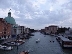 ここが水の都、ヴェネチア……！　スカルツィ橋の上から。