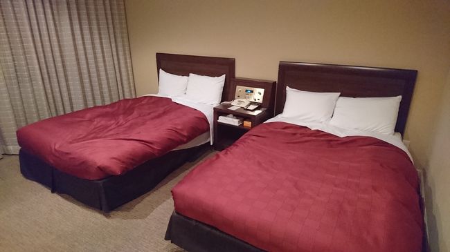 わんぱく盛りの子供達がいる我が家は、<br />広めのお部屋が安心。<br />ということで、セミスイートを予約。<br />