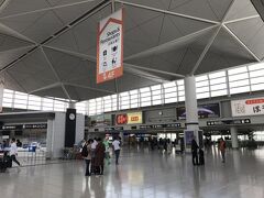 中部国際空港に到着。

添乗さんのアドバイスとおりに両替。
ハンガリーのフォリント3000円__(･_･？ 
チェコのコルナを10000円。
ユーロは手持ちがあるので少額にして合計約４万円。
ユーロやカードが使える所もあり、臨機応変に！だそうです。
