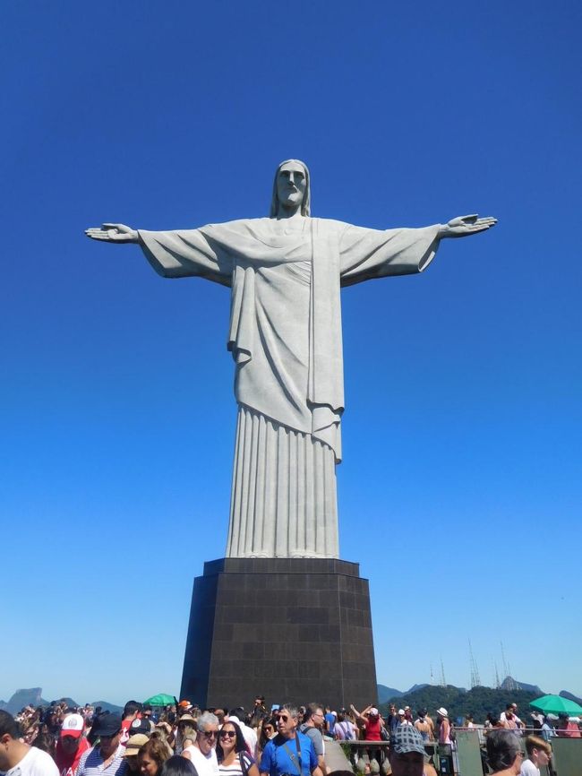 もの凄い人混みです。ちなみに今日は土曜日。余計混んでいるのかもしれません。