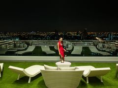 【AVANI RIVER SIDE BANGKOK】
バンコク市内には多くの夜景ポイントのホテルがありますが、THE DOMEやVIRAGO 等の有名な処は人が多く、大抵は三脚禁止。
此処は週末でもあまり賑わう事は無く、夜景を眺める高さも丁度良いのでお奨め。
【評価】
①アクセス
★★★★★
②フォトジニック度
★★☆☆☆
③お勧め度
★★☆☆☆
備考
川の流れがドラスティックに見える位置なので、シャッターを開けて川を行き交う船の光跡を撮るのも面白そう。