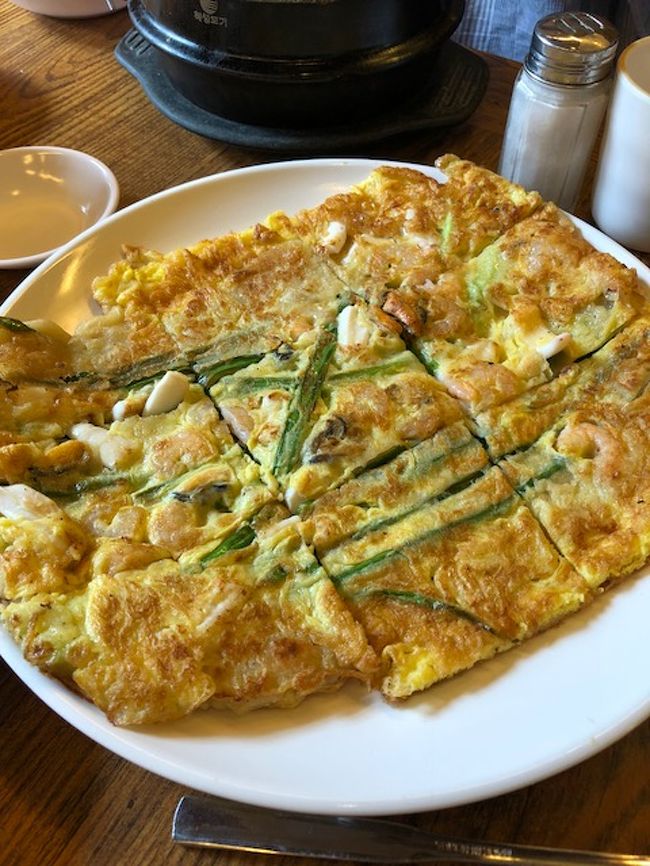 ソウル初心者1名がいましたのでソウルでの待ち合わせは土俗村にて。<br />個人的には参鶏湯より海鮮チジミのファンです。ネギがシャキシャキ。<br /><br />