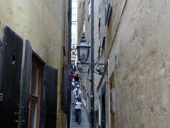 　モーテン・トローツィグ通り
　極狭な道路や密集した建物は中世ヨーロッパの雰囲気をよく残している。