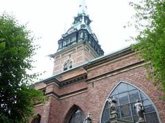 　ドイツ教会にやってきた。正面に広場がなく全体を写せない。