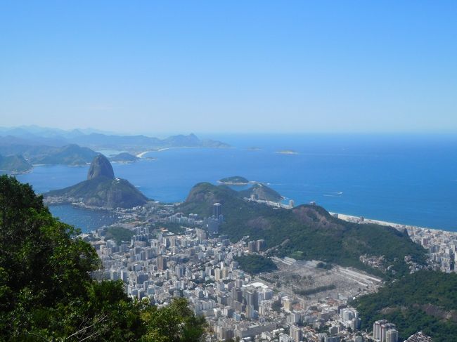 レンズを少し下に向けて街を広く撮影するのも、また違う写真になっていいですね！