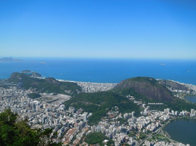 右側の岩山が絶妙な位置にありますね！この光景も絶句です！