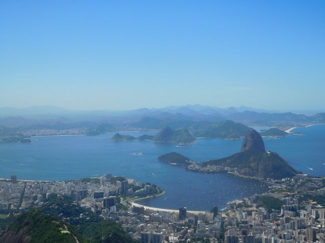 ポン・ジ・アスーカルを右側にして撮影。写真中央下がフラメンゴ海岸です。