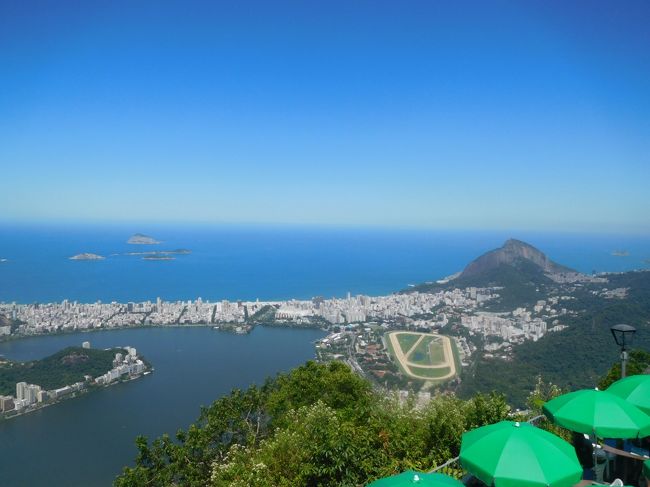 右側の岩山が絶妙な所にありますね！