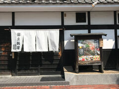 ランチ処を探して...
美観地区エリアはどこも長い列で、
少し離れたこのお店にしました。