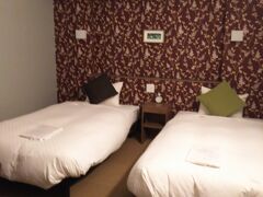 本日のおやど、竹原グリーンスカイホテル。
めちゃくちゃきれいです。そして、めちゃくちゃ広いです。。
シングル禁煙￥7,300を予約してましたが、
ツインルームにグレードアップとは。
