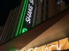 ニューヨークと言えばSHAKE SHACK。