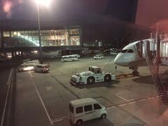 金浦へは元々土曜日の朝便の予約を取っていましたが、早く仕事が終わったので、当日空港で金曜日夜の便へ予約変更し、ソウルへ飛びます。、