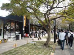 場外へ出て金シャチ横丁のもう一つの宗春ゾーンへ
こちらはモダンな店が並んでいて賑わっていた