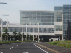 目前に新千歳空港国際線ターミナルが出現します。