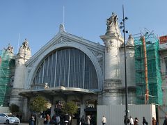  トゥール駅（Gare de Tours）が見えてきましたよ、、

トゥール駅も とても美しい建物、、
この駅舎を設計をしたのは19世紀末から20世紀初頭にかけて活躍した
トゥール生まれのヴィクトール ラルー(Victor Laloux)
後にパリのオルセー駅（現オルセー美術館）の設計した人物、、
