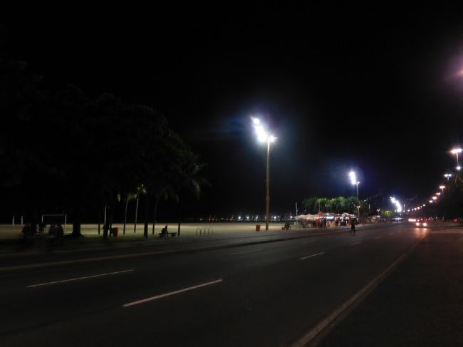 ホテルから出て海岸を見てみます。