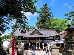 ■真田神社
真田・仙石・松平の歴代上田藩主を祀っており、主神は真田昌幸と長男の信之父子です。江戸時代に上田を領していた仙石、松平両家の歴代藩主が祭神として奉られています。開祖の名をとって「真田神社」とされました。第二次上田合戦では38000もの徳川の軍勢を3500の兵力で撃退し、大阪冬・夏の陣で大活躍した真田氏の知略や勝運にあやかろうという人も多く訪れる人気パワースポットです。［ウエダモヨウより］