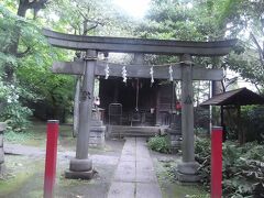 赤坂氷川神社-四合（しやわせ）稲荷．

近くに住んでいた勝海舟が名付けた．