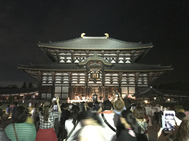 窓が空いてお顔が見られる大仏様。<br />年に何度か窓はあくようです。