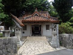 宮古島最高の聖地とされる「漲水御嶽」を参拝。宮古島を訪問したら行かなきゃと思っていました。
いい旅ができていることをお礼します。

https://www.travel.co.jp/guide/article/10525/