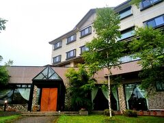 バスでいろは坂を登り、本日の宿へやって来ました。
外観から素敵。

「ことりっぷ」で紹介されていたので信用して選びましたが、正解でした。
