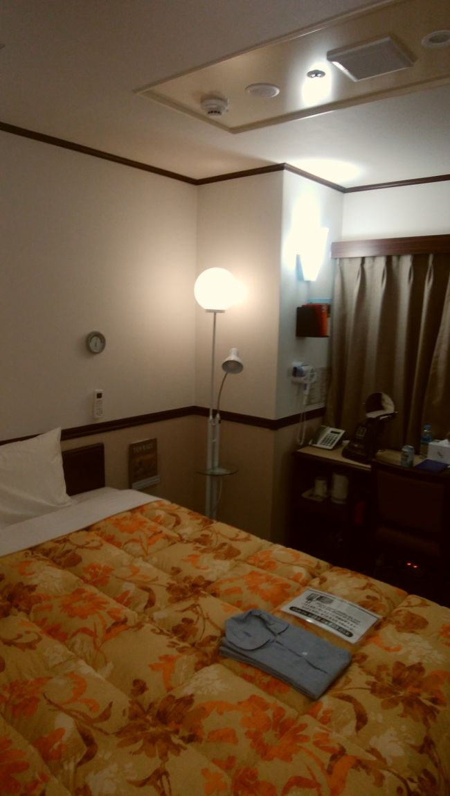 お部屋です。<br />日本の東横インとすっかり同じで使い勝手はいいです。<br />フロントも日本語が通じるし、女性にはアメニティがつくとこまで一緒です。<br />ここの東横インは今年の３月にできたばかりできれいです。<br />W38,500。