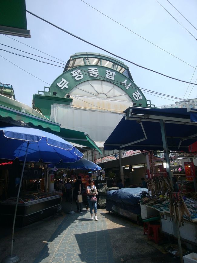 なんと…朝起きたら9:55。<br />無理の朝食が日本式なのか、韓国式なのか、楽しみにしてたのに！<br />いやいや、そうじゃなくて、チェックアウトの時間まであと５分！！！<br />絶対無理なので、レイトチェックアウトをお願いしました。<br /><br />さて！<br />じゃあ市場に行ってごはんでも食べるか！と近くの富平市場まで来ました。